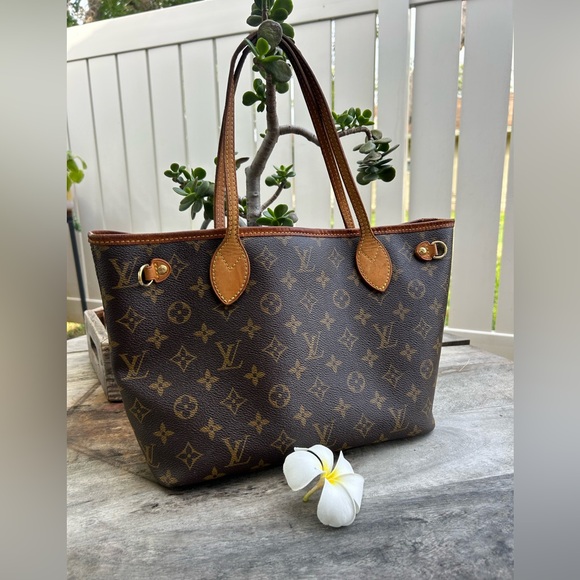 Louis Vuitton Handbags - Authentic Louis Vuitton Vintage Neverfull Pm Monogram Tote
SOLD